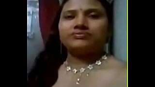 desi horny bhabhi showing her chut mms