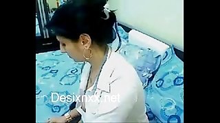 Desi Bhabhi Home Alone Chatting Sizzling sex